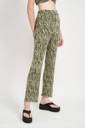 HIGH RISE FLARE PLEATED PANTS