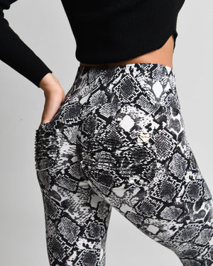 View of pocket on *Wild at Heart* (Dream Light Leggings)