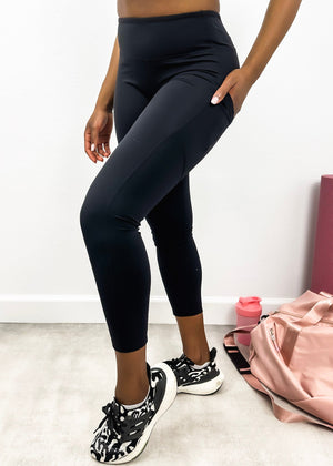 Model showing pocket on Mid-Rise Elevated Seaming Leggings