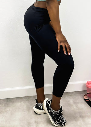 Black Mid-Rise Elevated Seaming Leggings