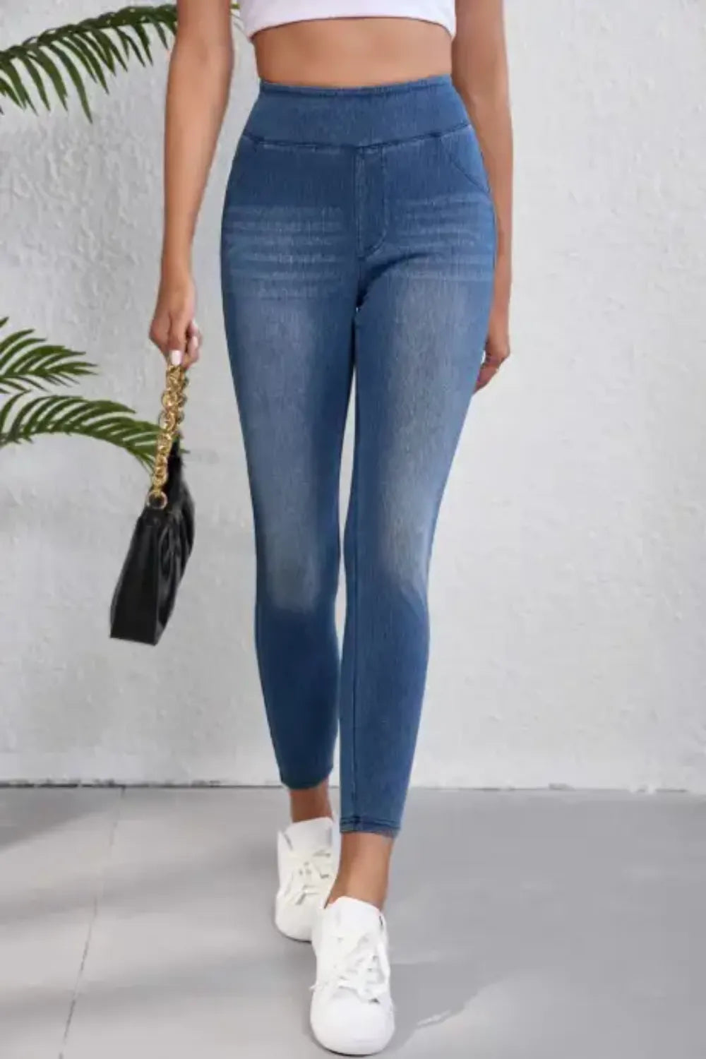 Woman wearing skinny jeans