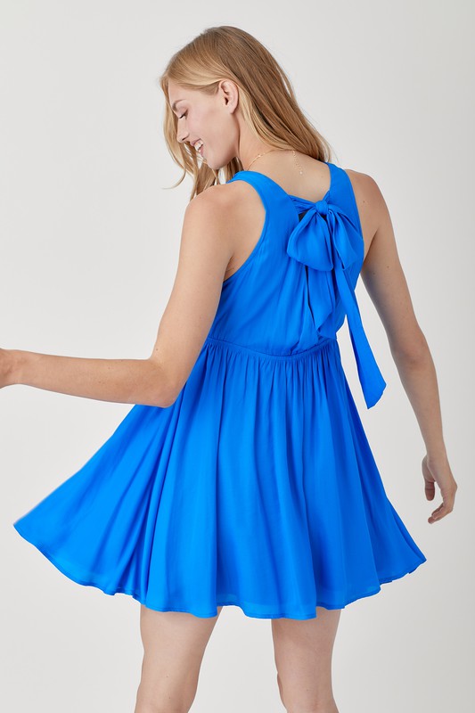 V NECK SMOCK SLEEVELESS DRESS