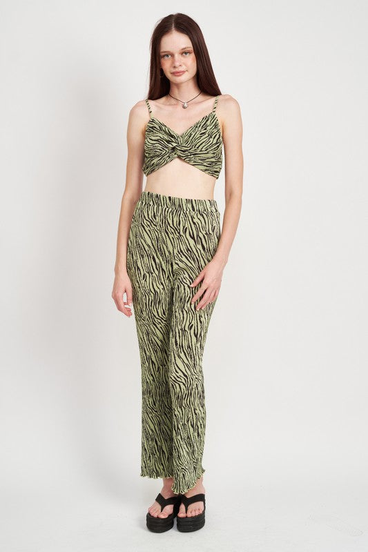 HIGH RISE FLARE PLEATED PANTS