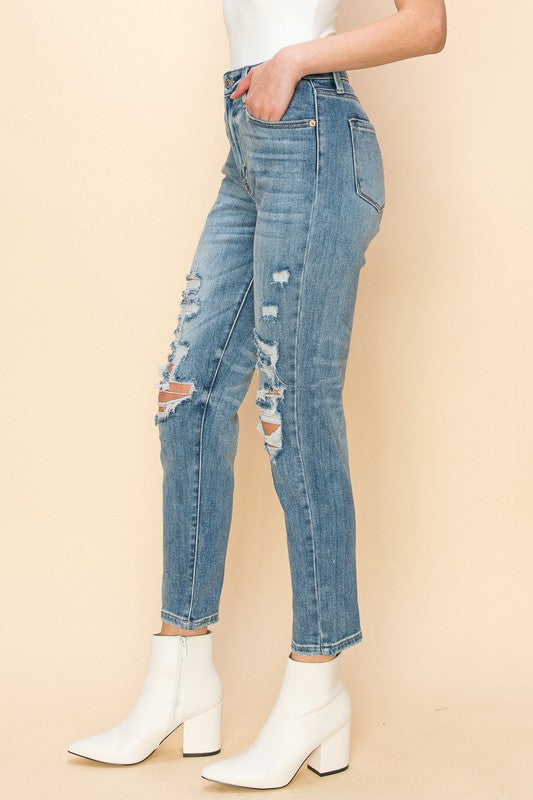 HIGH RISE STRETCH DISTRESSED MOM JEANS