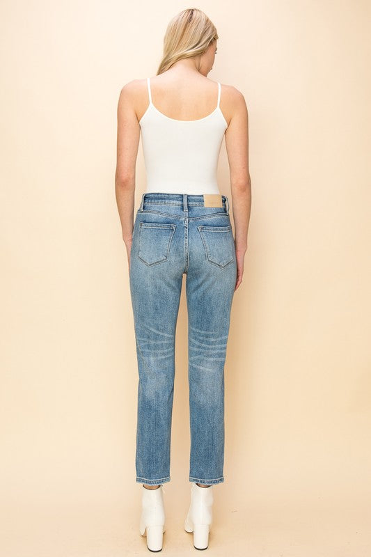 HIGH RISE STRETCH DISTRESSED MOM JEANS