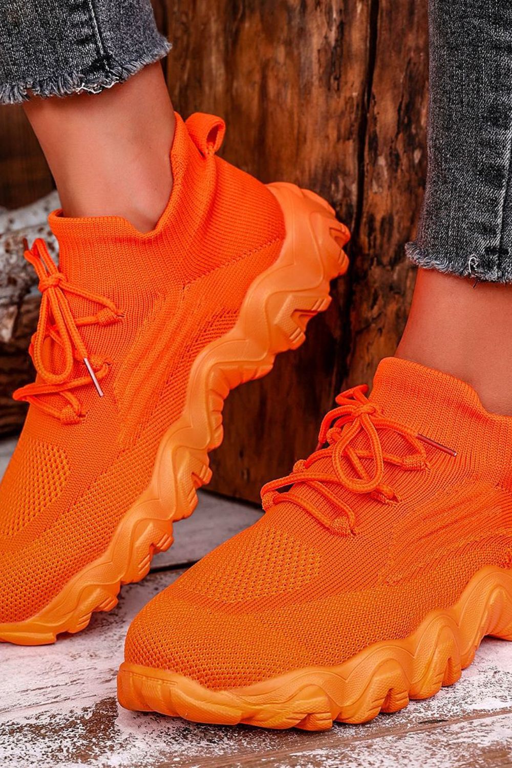 Right side view of Mesh Lace-Up Round Toe Athletic