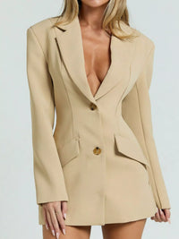  Woman wearing a beige blazer dress