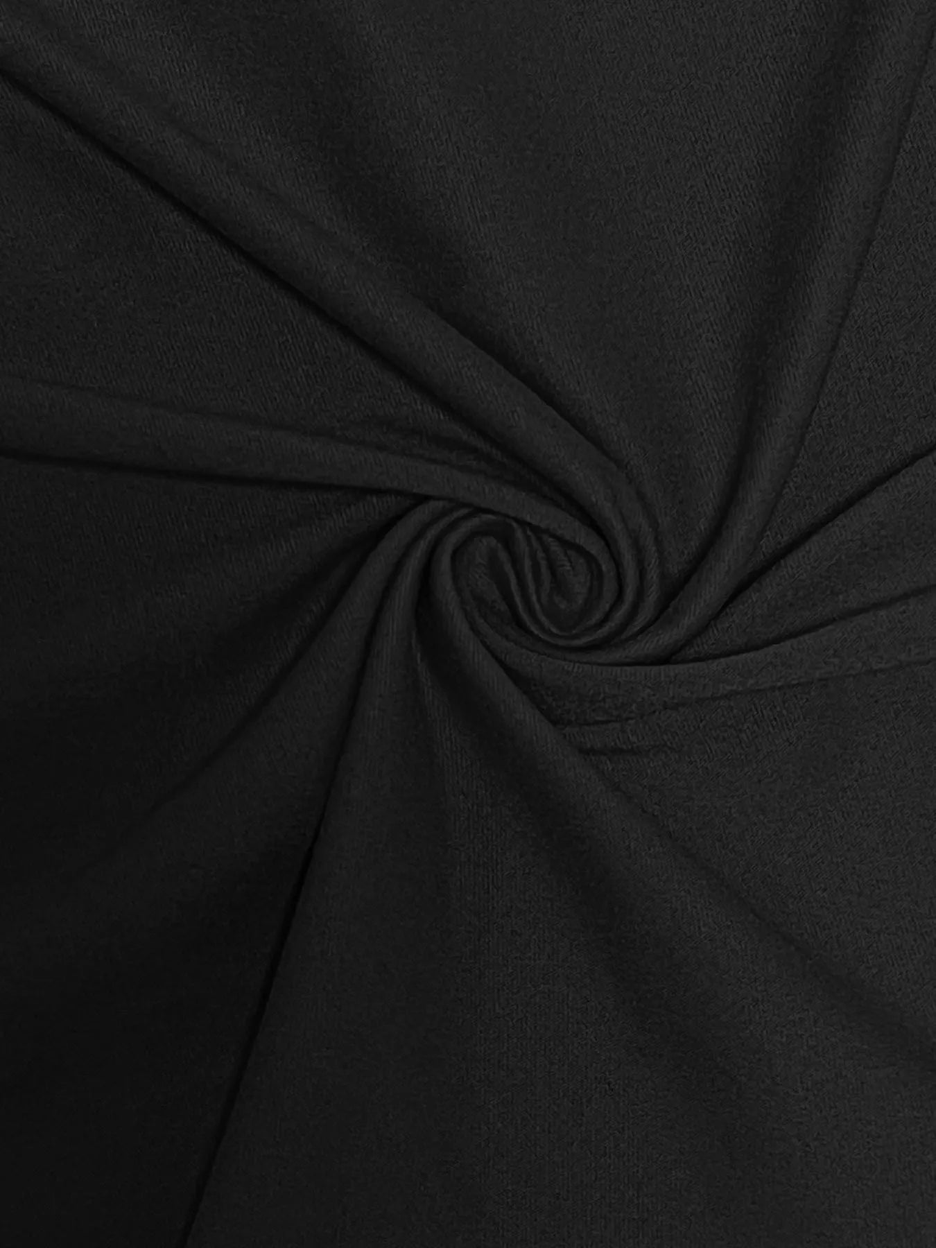 Close-up of black fabric with a褶皱效果