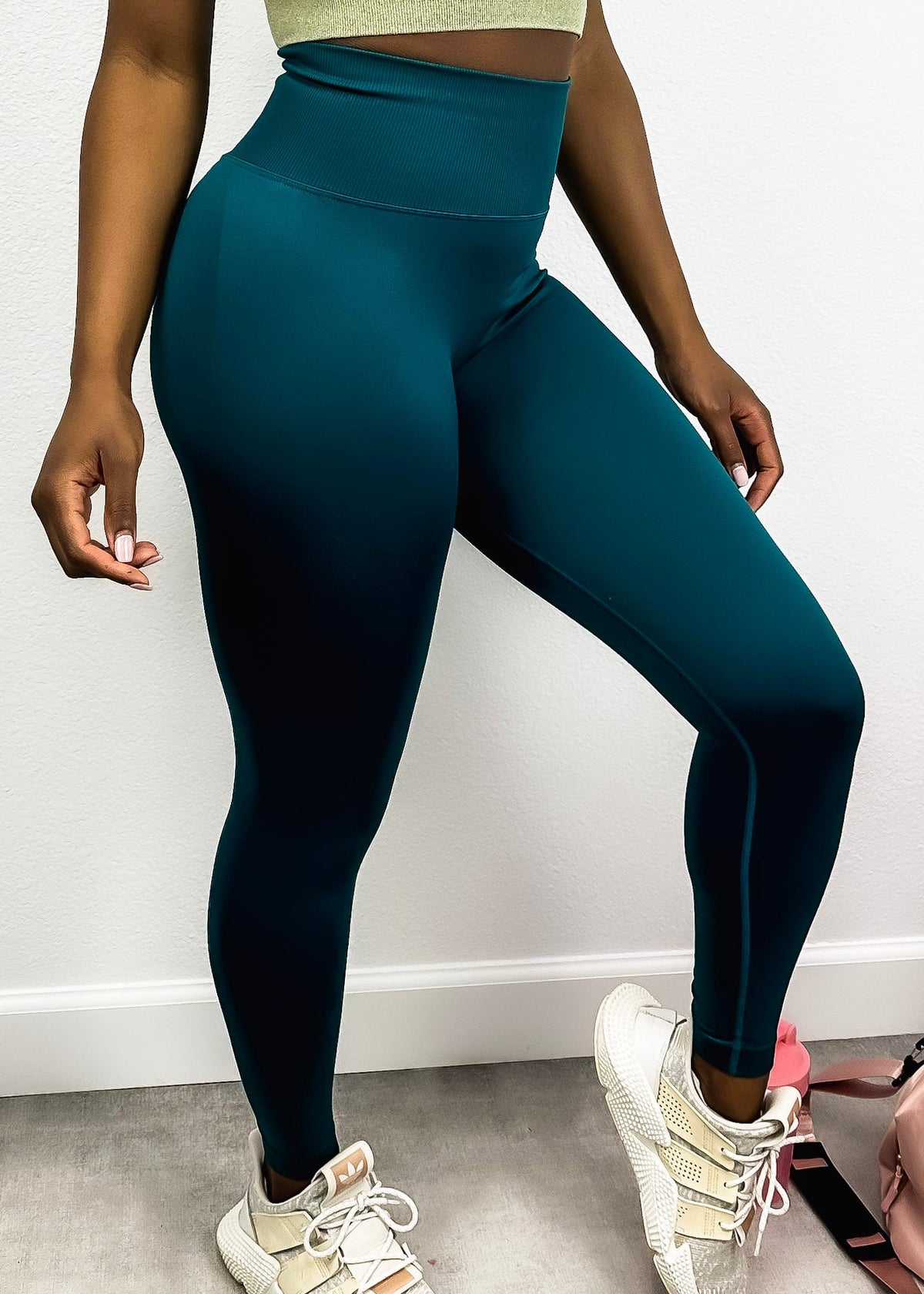 Right side of Hip Sculpting &amp; Lifting Yoga Pants