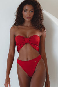 Front view of woman in Palmeria Bottom Red Lava