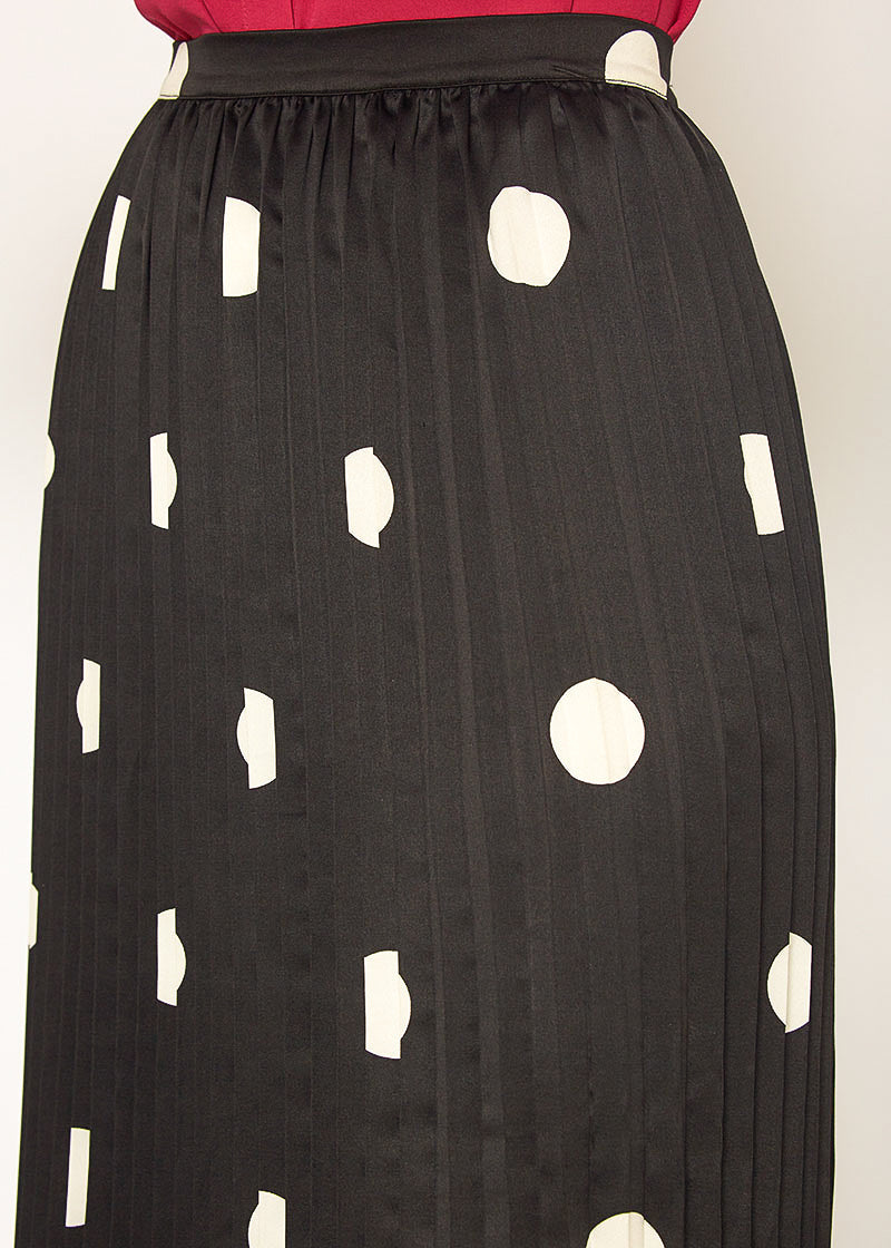 Pleione Pleated Polka Dot Midi Skirt In Black