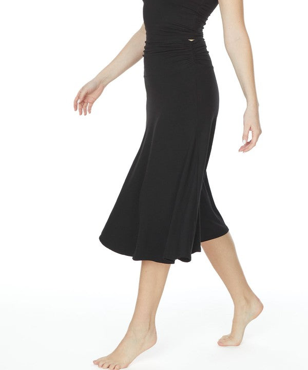 BAMBOO FLARED MID LENGTH SKIRT a must have 