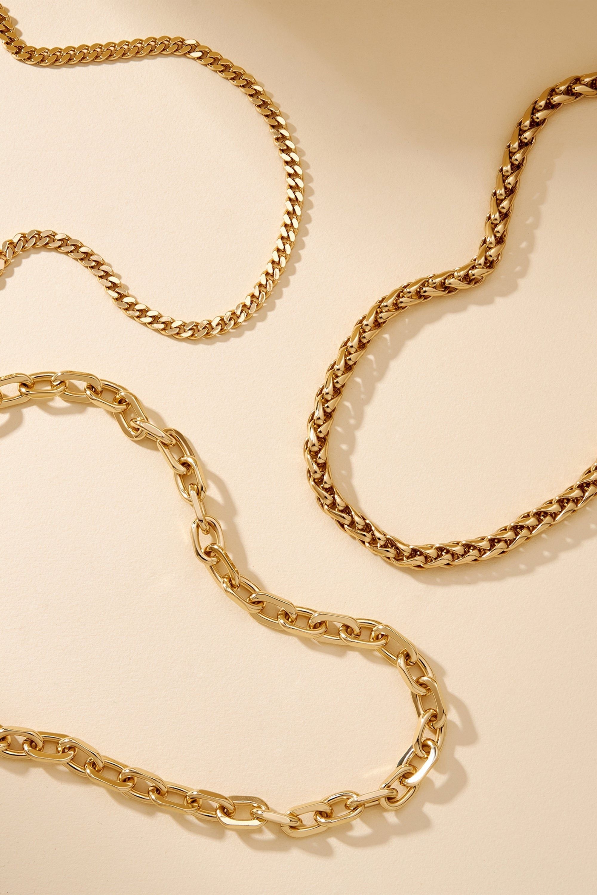 Another close up of Esmé Necklace