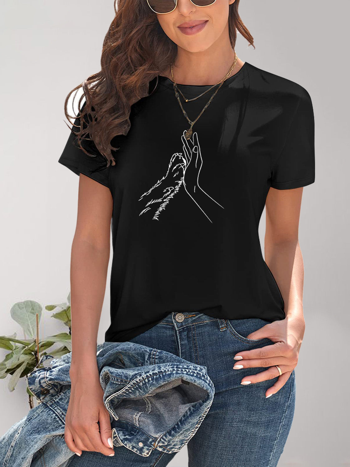Front view of black Graphic Round Neck Short Sleeve T-Shirt