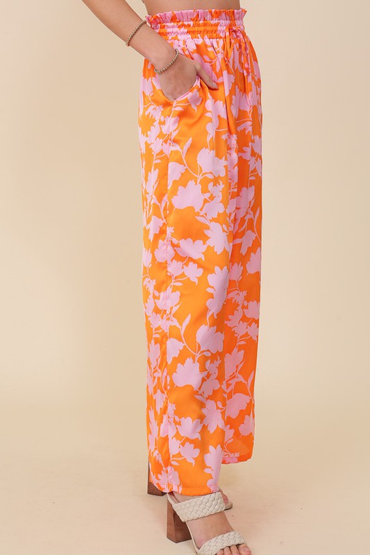 Model showing pocket on TROPICAL PRINT WIDE PANTS WITH SELF TIE DRAWSTRING