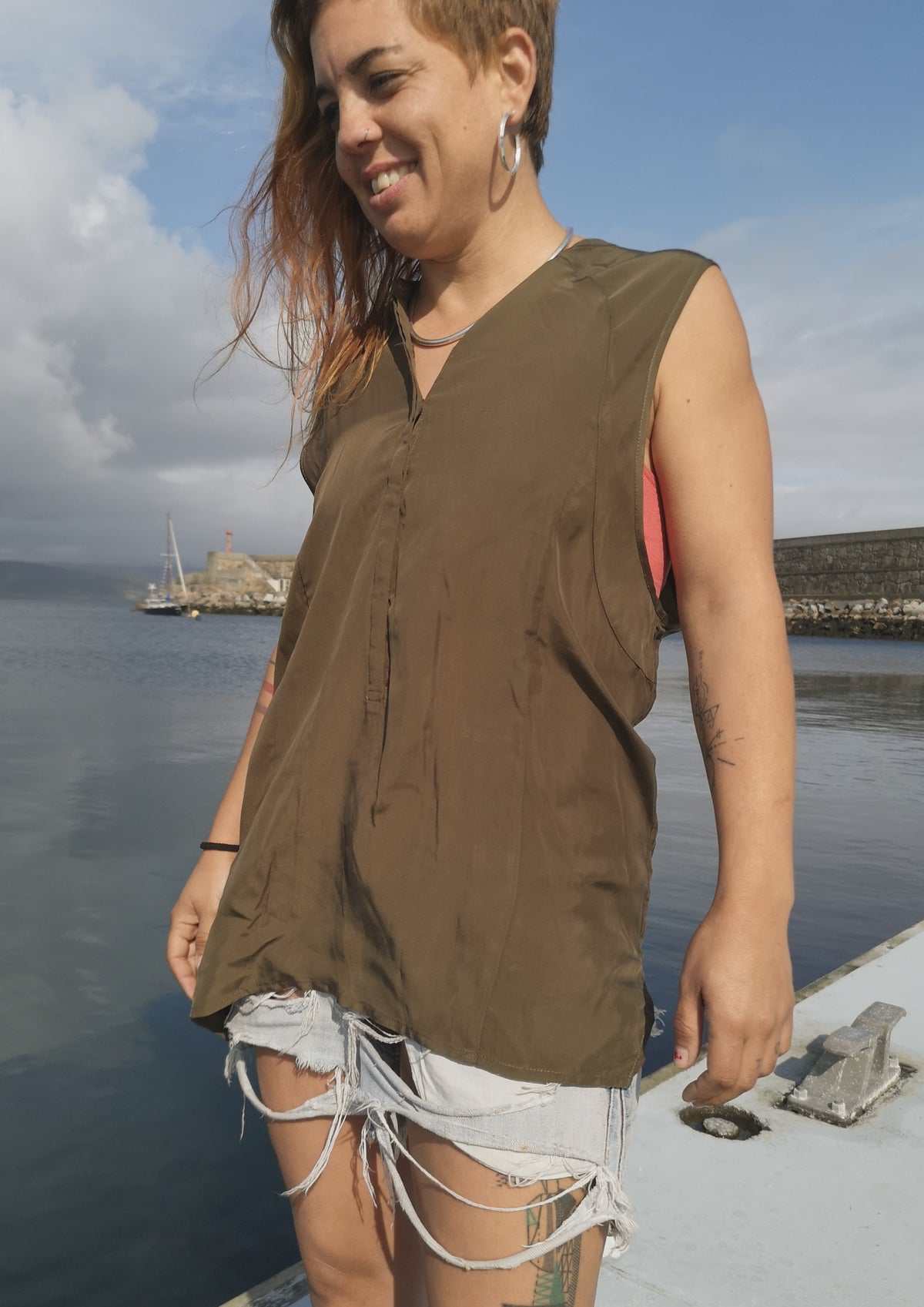 BLOUSE SLEEVELESS - SILKY CUPRO khaki by BERENIK