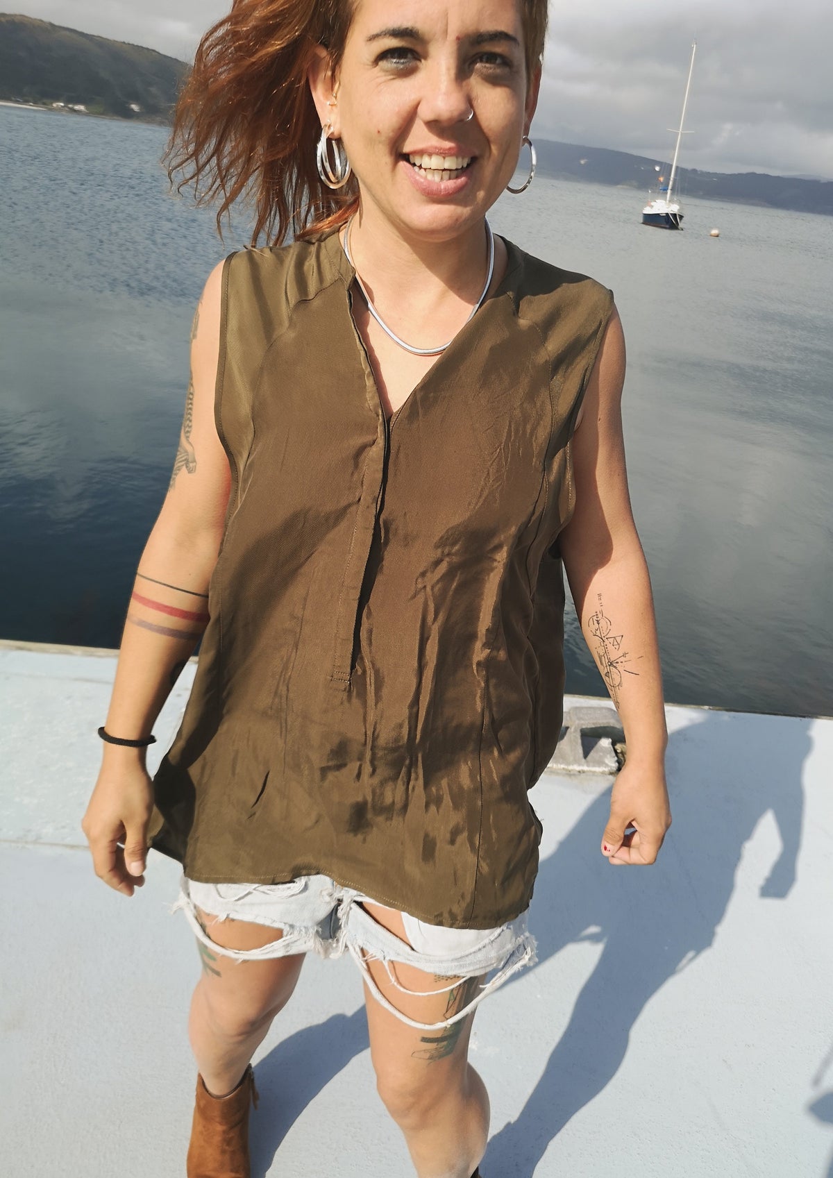 BLOUSE SLEEVELESS - SILKY CUPRO khaki by BERENIK