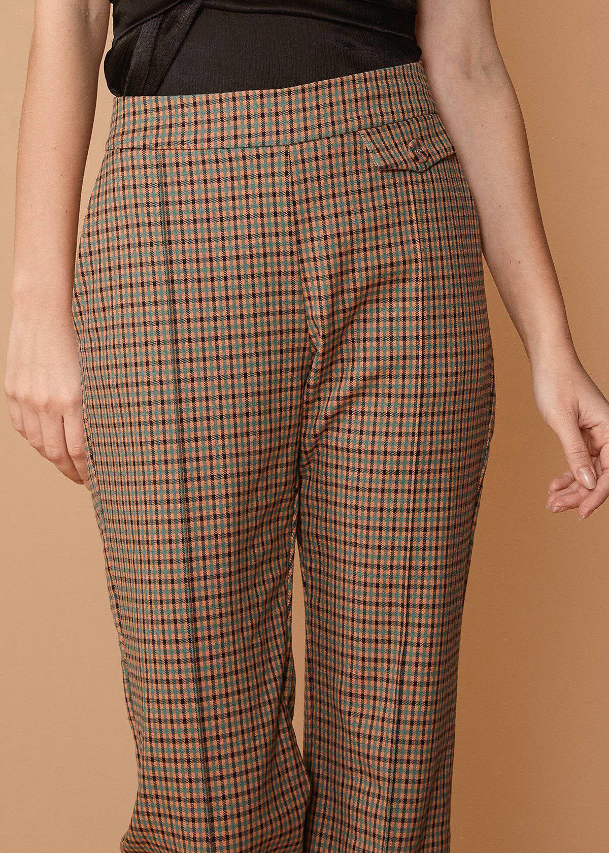 Close up of Women&#39;s Wide Cuff Trouser in Peach 
