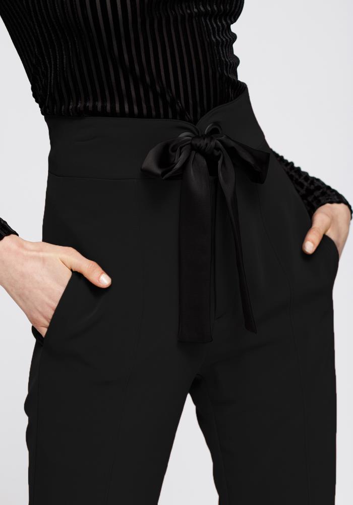View of the pockets of Women&#39;s High Waist Front Slit Trouser