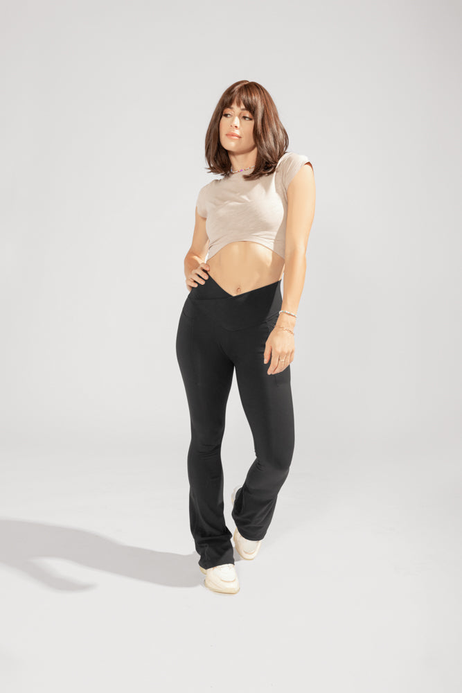 Crisscross Hourglass® Flared Legging with Pockets (Soft Touch)
