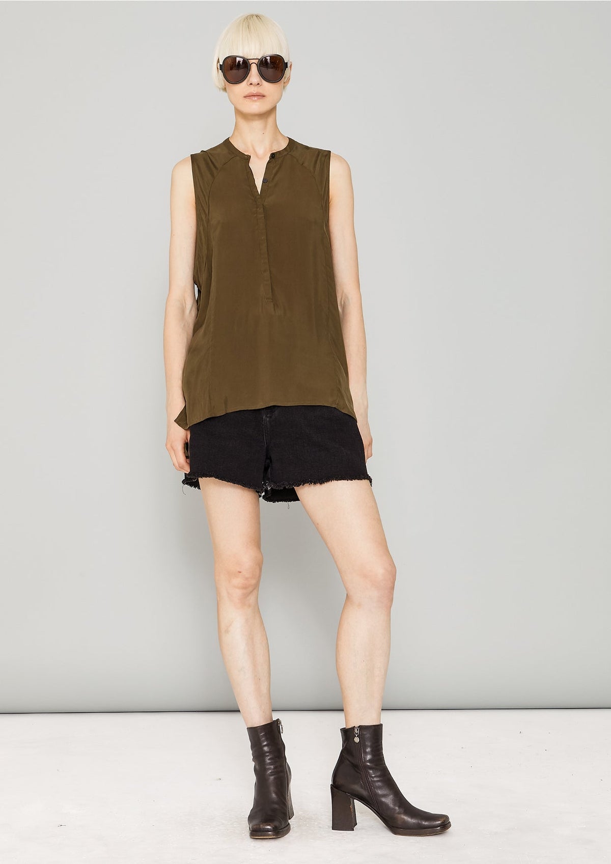BLOUSE SLEEVELESS - SILKY CUPRO khaki by BERENIK