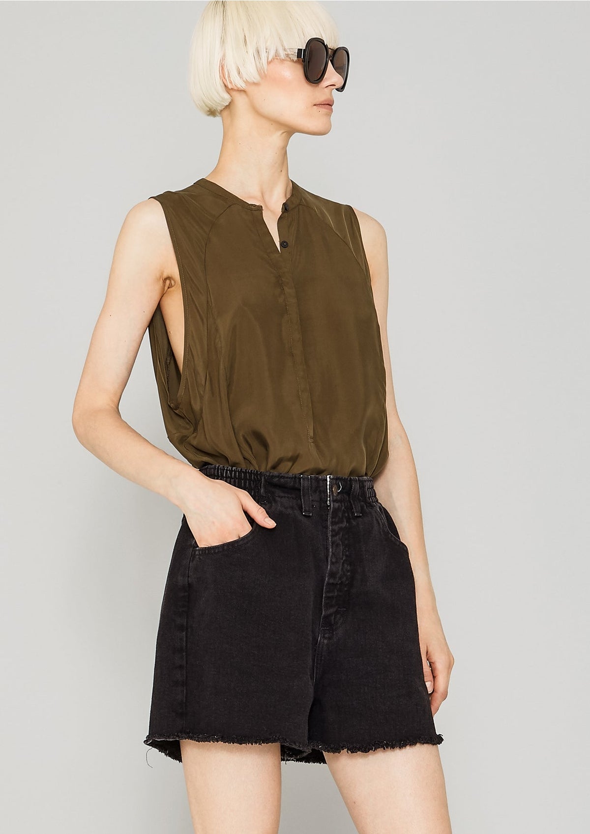 BLOUSE SLEEVELESS - SILKY CUPRO khaki by BERENIK