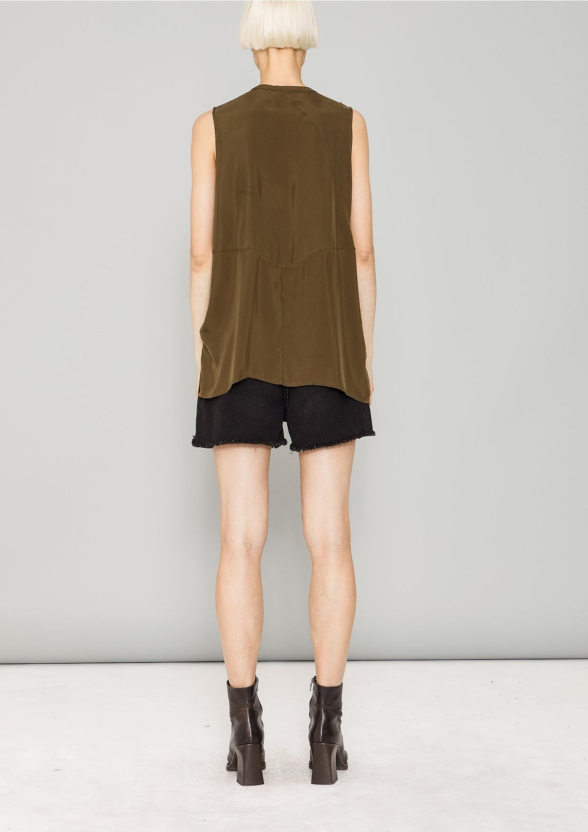 BLOUSE SLEEVELESS - SILKY CUPRO khaki by BERENIK