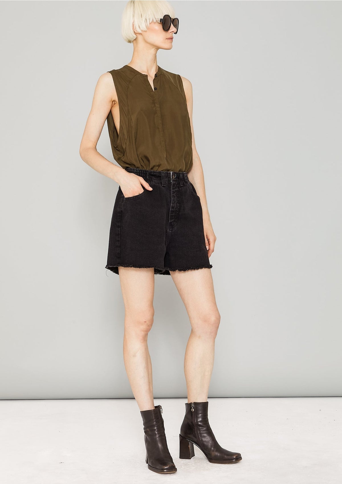BLOUSE SLEEVELESS - SILKY CUPRO khaki by BERENIK