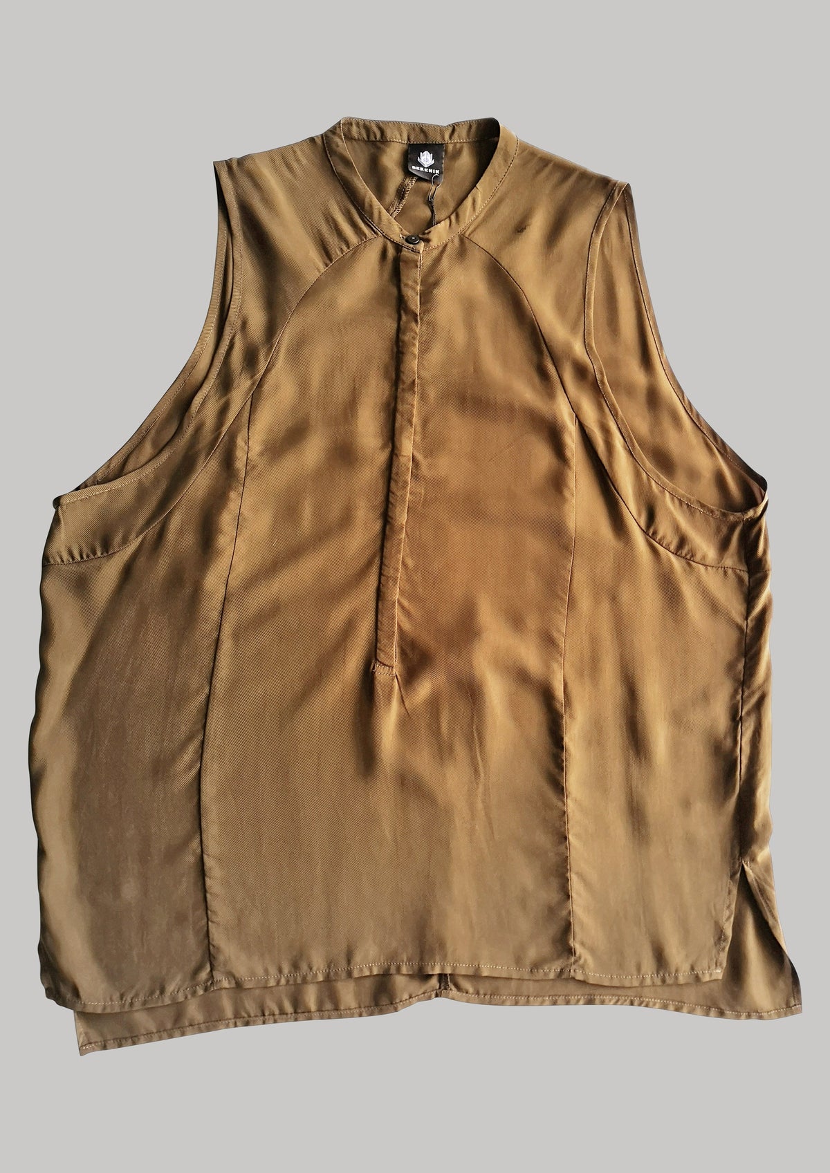 BLOUSE SLEEVELESS - SILKY CUPRO khaki by BERENIK