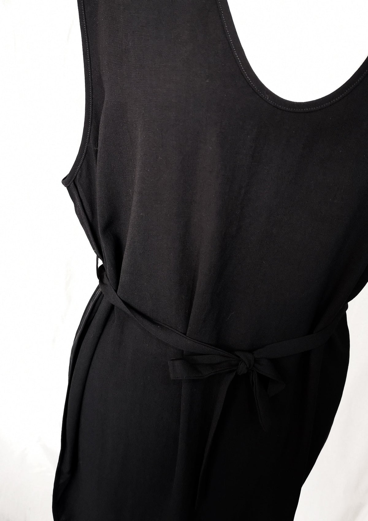DRESS SLEEVELESS - black plain by BERENIK