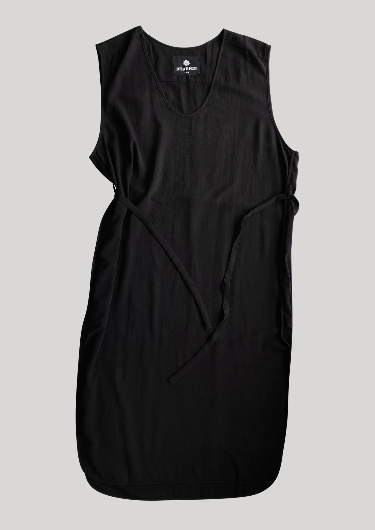 DRESS SLEEVELESS - black plain by BERENIK