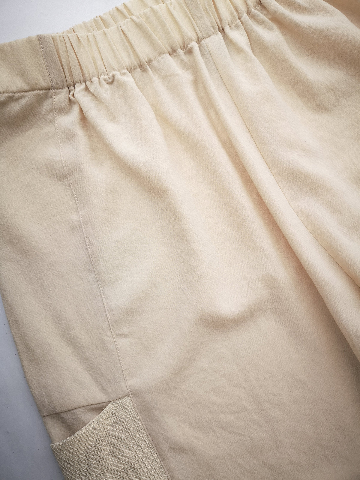 close up view of SUMMER PANTS LOOSE - AIRY MESH