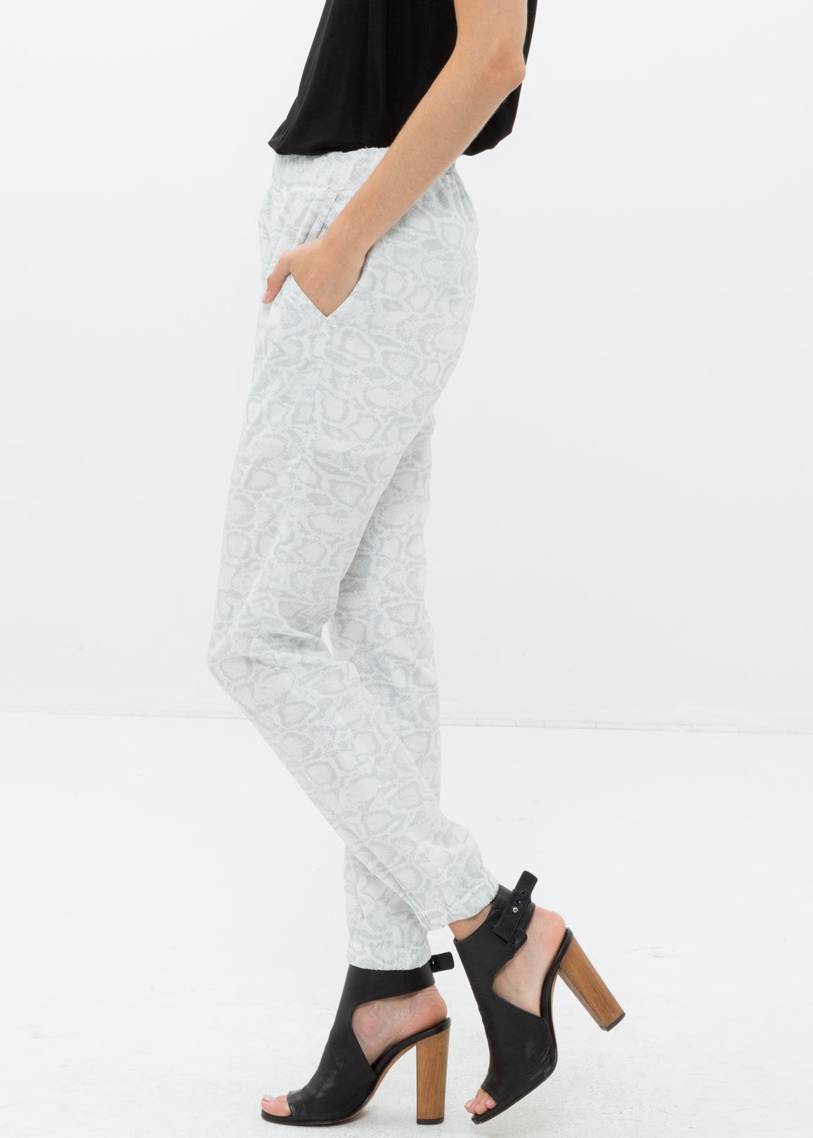 Model showing pockets on Women&#39;s High Waist Printed Pants In Ivory Silver