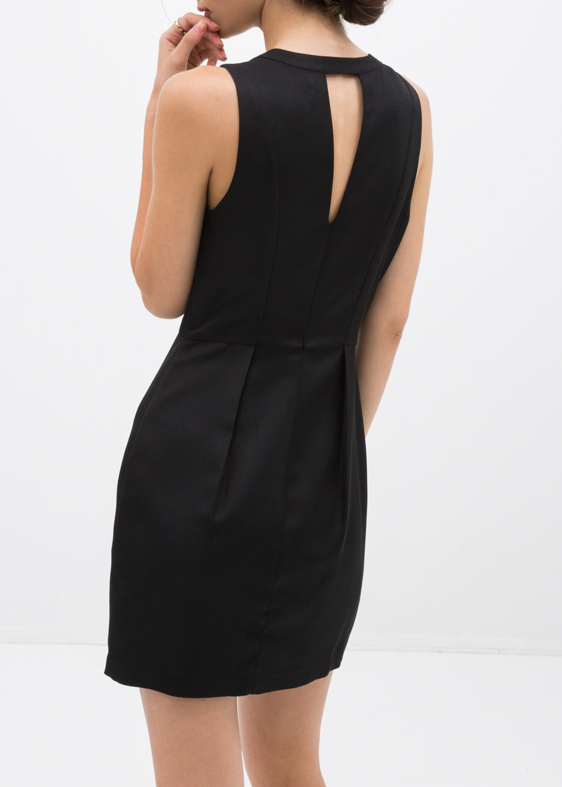 Women&#39;s Sleeveless Keyhole Dress In Black by Shop at Konus